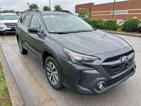 Used 2023 Subaru Outback Premium AWD/4WD image 2