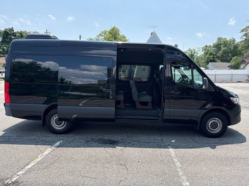Used 2019 Mercedes-Benz Sprinter 2500 w/ Acoustic Package image 24