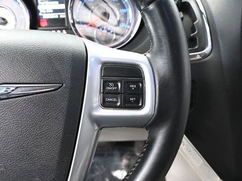 Used 2013 Chrysler Town & Country Touring image 25