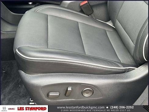 Used 2025 Buick Enclave Preferred w/ Power Package FWD image 19