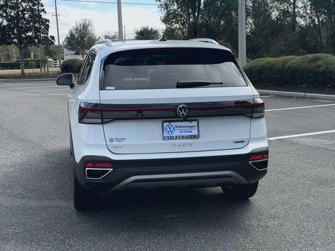 New 2026 Volkswagen Taos SEL image 7