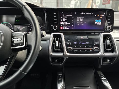 Used 2023 Kia Sorento EX image 18