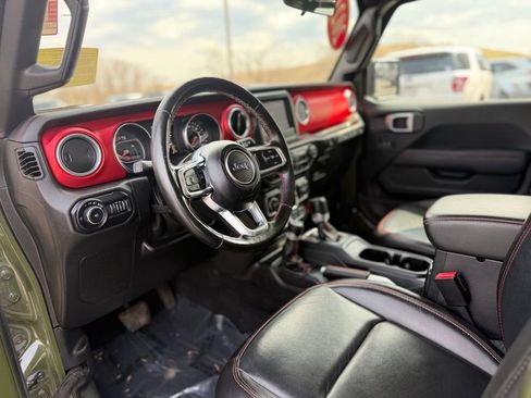 Used 2021 Jeep Wrangler Unlimited Rubicon w/ Cold Weather Group AWD/4WD image 17