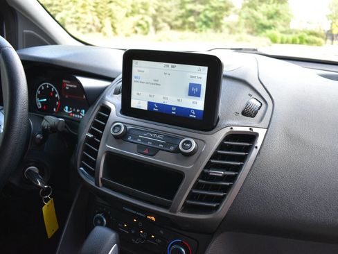 Used 2022 Ford Transit Connect XLT image 23