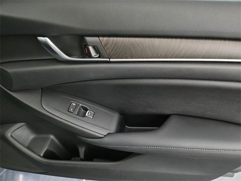 Used 2021 Honda Accord EX image 25
