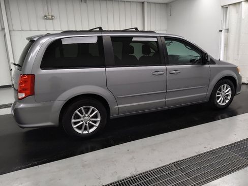 Used 2016 Dodge Grand Caravan SXT w/ Rear Park Assist Package FWD image 10