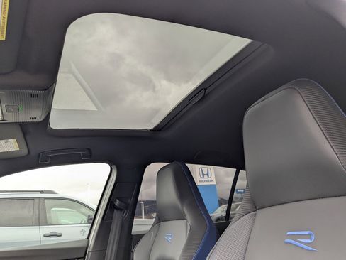 Used 2024 Volkswagen Golf R image 30