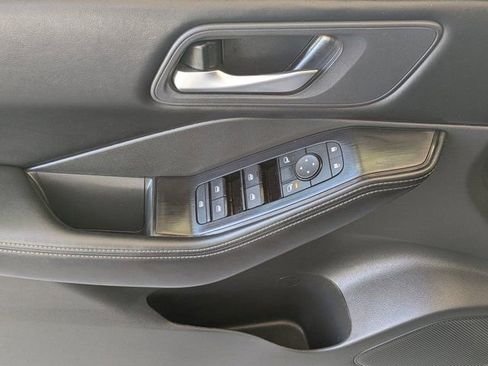 Used 2025 Nissan Rogue SV image 18