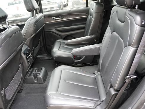 Certified 2024 Jeep Grand Cherokee L Limited w/ Luxury Tech Group II AWD/4WD image 17