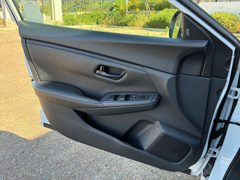 Used 2025 Nissan Sentra S image 18