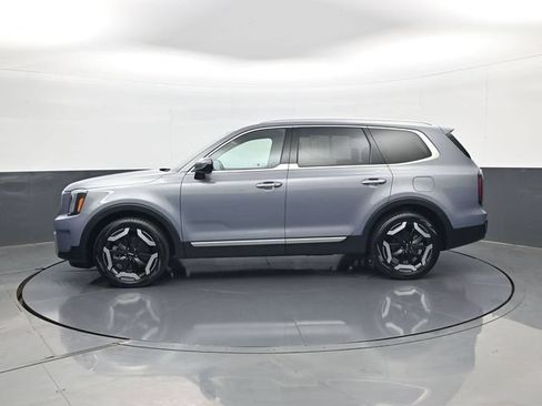 Used 2024 Kia Telluride EX w/ EX Captain's Chair Package AWD/4WD image 8