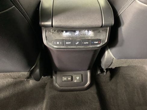 Used 2023 Toyota Highlander Limited image 37