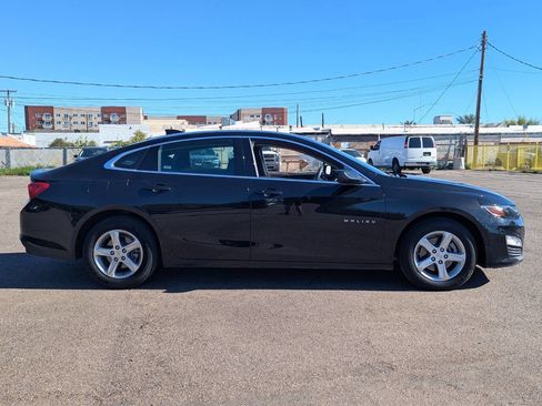 Used 2023 Chevrolet Malibu LT image 2