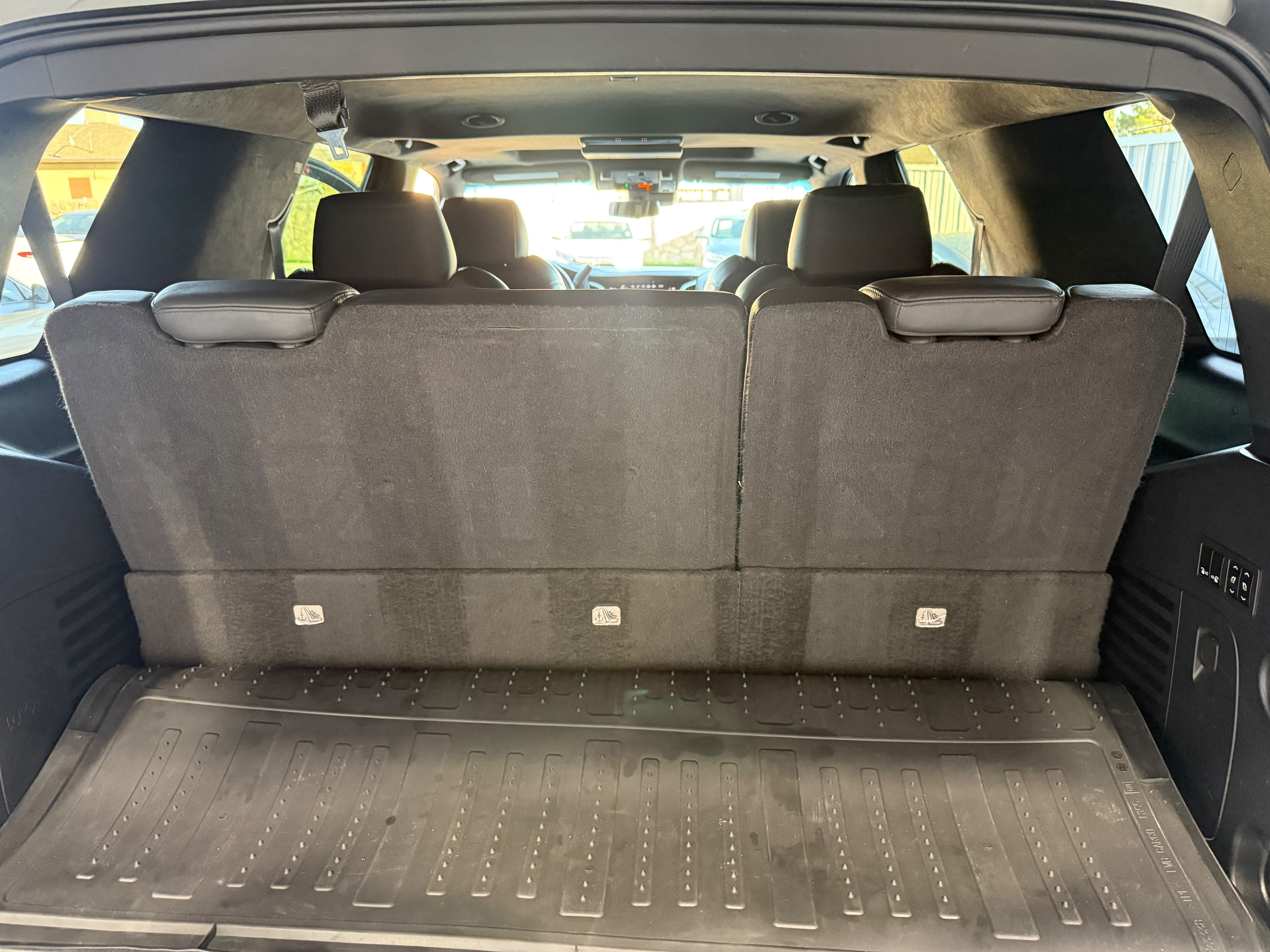 Used 2020 Cadillac Escalade Platinum AWD/4WD image 5