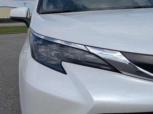 Used 2025 Toyota Sienna XLE w/ XLE Plus Package FWD image 10