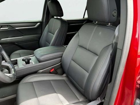 Used 2025 GMC Acadia Elevation w/ Elevation Premium Package FWD image 14