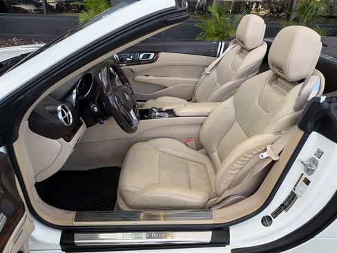 Used 2015 Mercedes-Benz SL 550 w/ Driver Assistance Package image 18