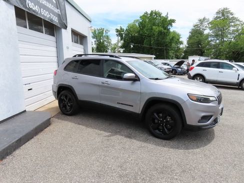 Used 2019 Jeep Cherokee Latitude Plus AWD/4WD image 5