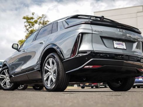 Used 2024 Cadillac Lyriq Tech AWD/4WD image 2