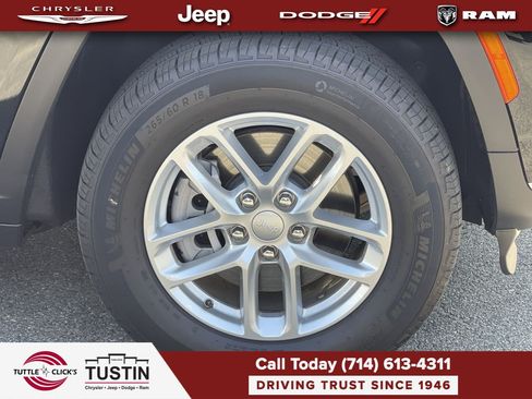 Used 2025 Jeep Grand Cherokee L Laredo w/ Luxury Tech Group I AWD/4WD image 10