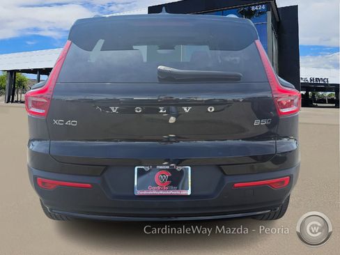 Used 2025 Volvo XC40 B5 Plus image 6