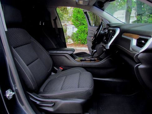 Used 2019 GMC Acadia SLE FWD image 18