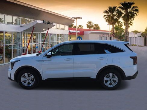 Used 2025 Kia Sorento LX FWD image 6