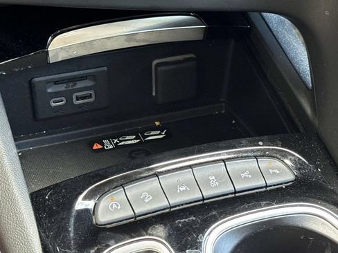 Used 2023 Buick Envision Avenir AWD/4WD image 18