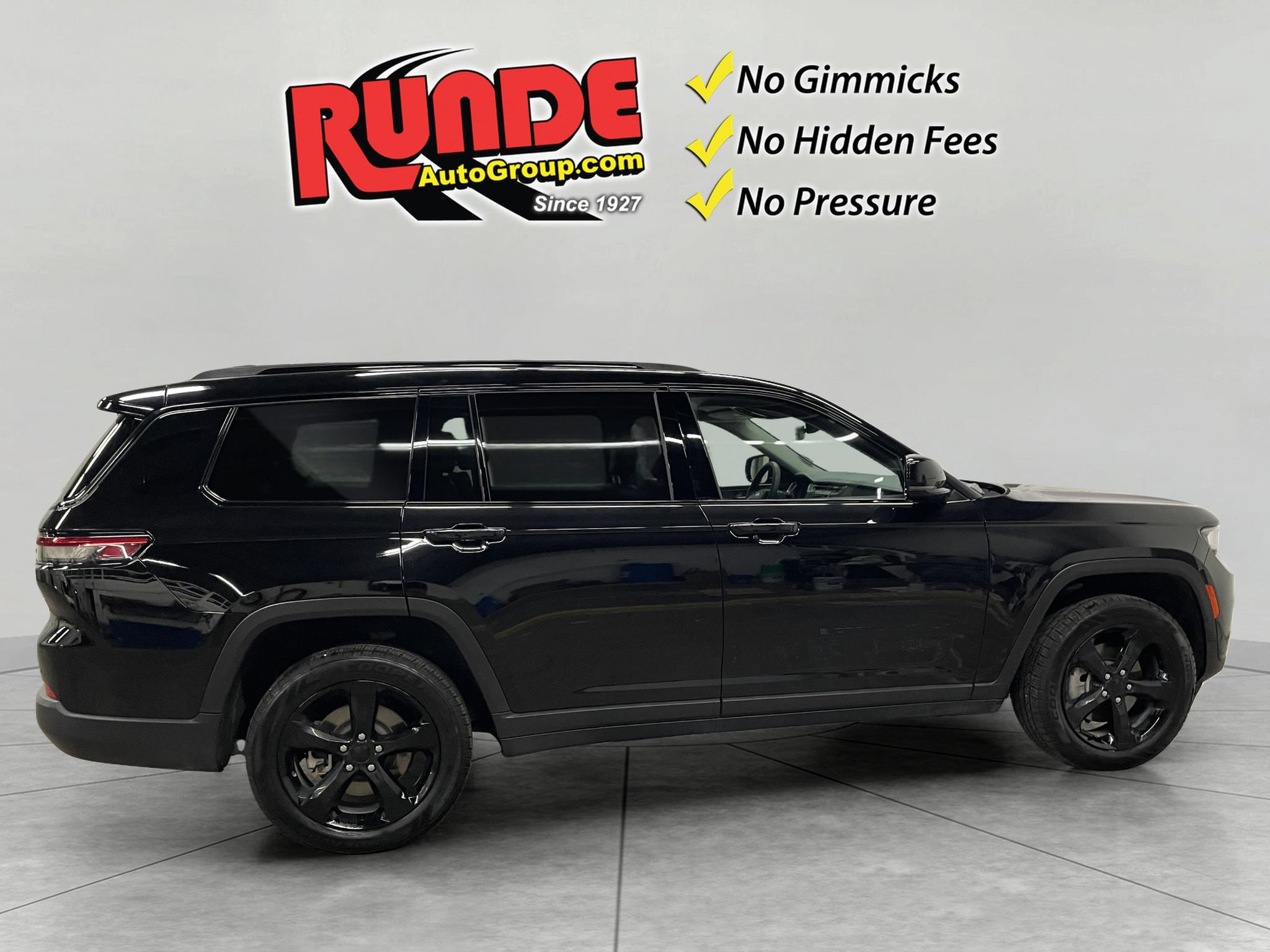 Used 2023 Jeep Grand Cherokee L Limited w/ Black Appearance Package AWD/4WD image 6