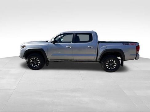 Used 2017 Toyota Tacoma TRD Off-Road w/ Premium & Technology Package image 6
