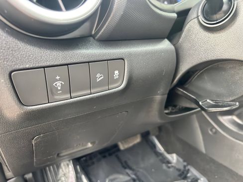 Used 2023 Hyundai Kona SE AWD/4WD image 15