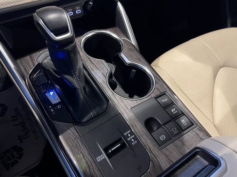 Used 2024 Toyota Highlander Limited image 36