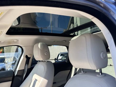 Used 2018 Jaguar F-PACE Prestige image 14