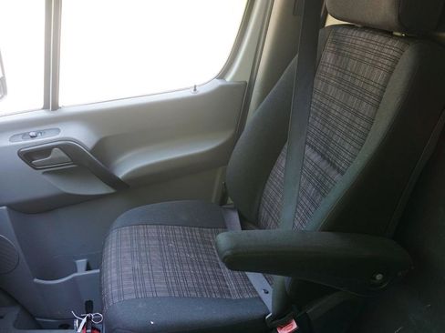 Used 2016 Freightliner Sprinter 2500 RWD image 11