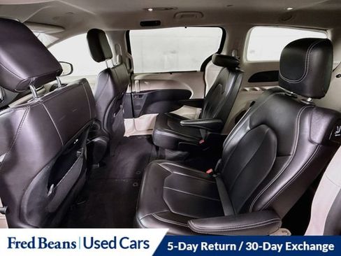 Used 2023 Chrysler Pacifica Touring-L FWD image 30