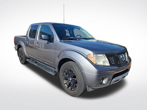 Used 2018 Nissan Frontier SV w/ Value Truck Package RWD image 3