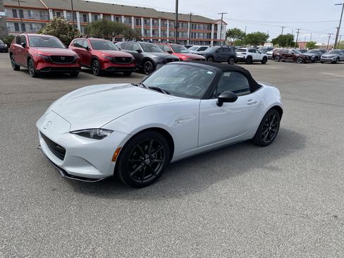 Used 2017 MAZDA MX-5 Miata Club image 37