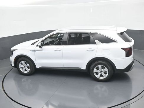 Used 2024 Kia Sorento LX image 47