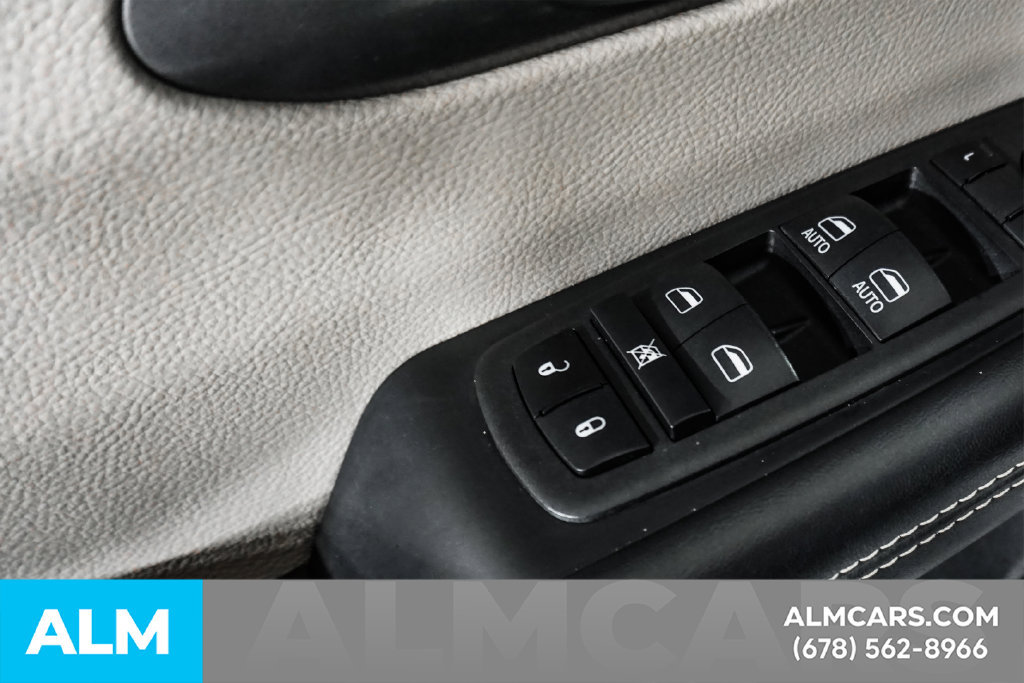 Used 2023 Chrysler Pacifica Touring-L FWD image 49