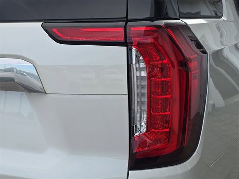 Certified 2021 GMC Yukon Denali w/ LPO, Illumination Package image 8
