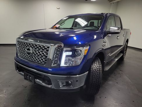 Used 2017 Nissan Titan SL image 5