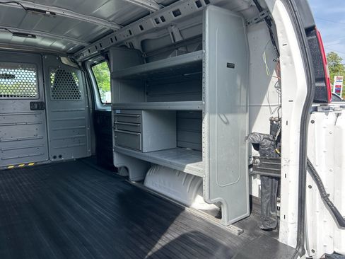 Used 2017 Chevrolet Express 2500 image 20