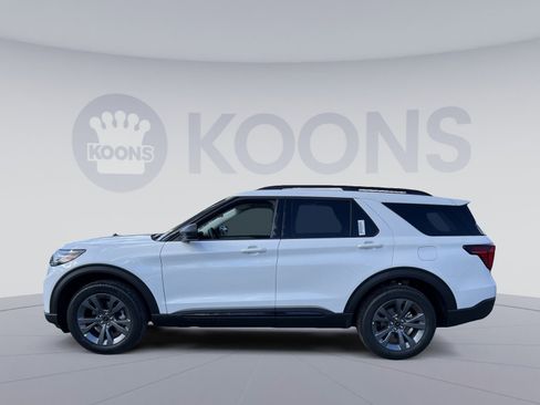 New 2026 Ford Explorer Active w/ Active Comfort Package image 2