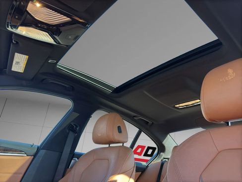 Used 2018 BMW 530e xDrive w/ M Sport Package 2 image 15