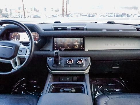 Used 2023 Land Rover Defender 90 S image 14