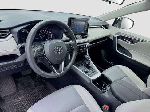Used 2022 Toyota RAV4 XLE Premium image 7