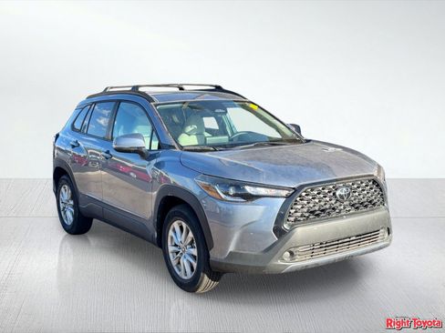 Used 2023 Toyota Corolla Cross LE FWD image 5