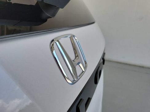 Used 2023 Honda Pilot Touring image 9