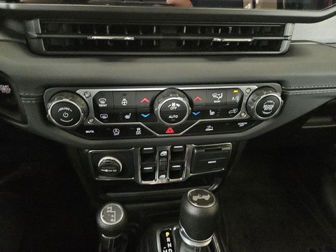 Used 2024 Jeep Wrangler Unlimited Sahara AWD/4WD image 24