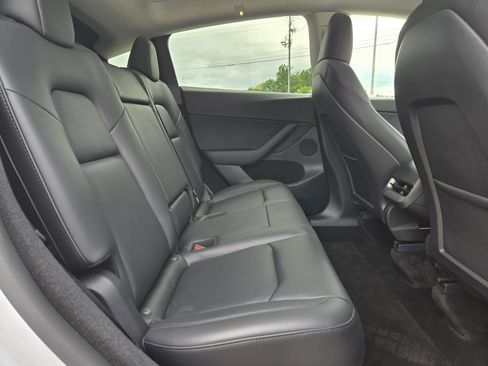 Used 2023 Tesla Model Y Performance AWD/4WD image 16